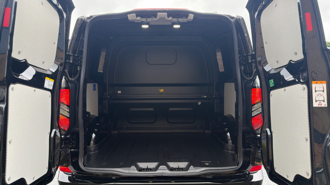 Ford Transit Custom 320 L1 Diesel Fwd 2.0 EcoBlue 136ps H1 Double Cab Van Limited - Image 12